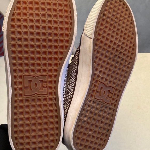 DC Burgundy & Cream Pattern Sneakers with Black Laces - Picture 7 of 8